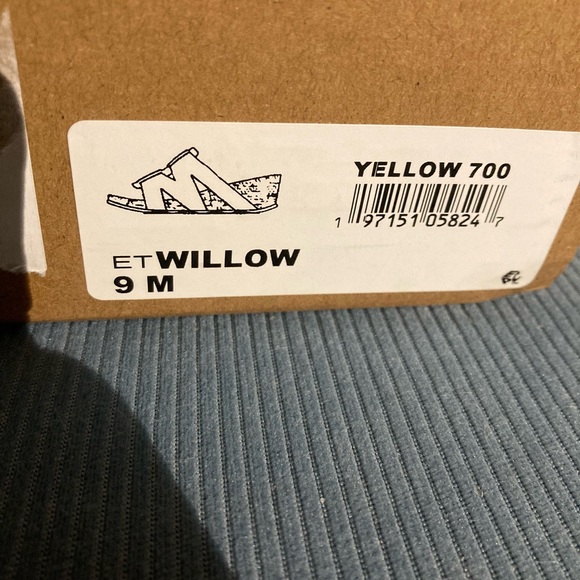 NWB. Beautiful soft luxurious Comfort EARTH 3” wedge open toe slides-brand new - Picture 4 of 8